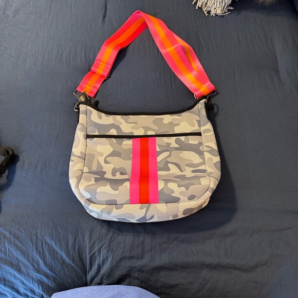 HAUTE SHORE Gray Camouflage Bag with Neon Pink Stripe - Picture 1 of 5